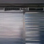 puerta enrollable de acero galvanizado 2504 150x150 - Instalación y Reparación Puertas de Garaje Enrollables