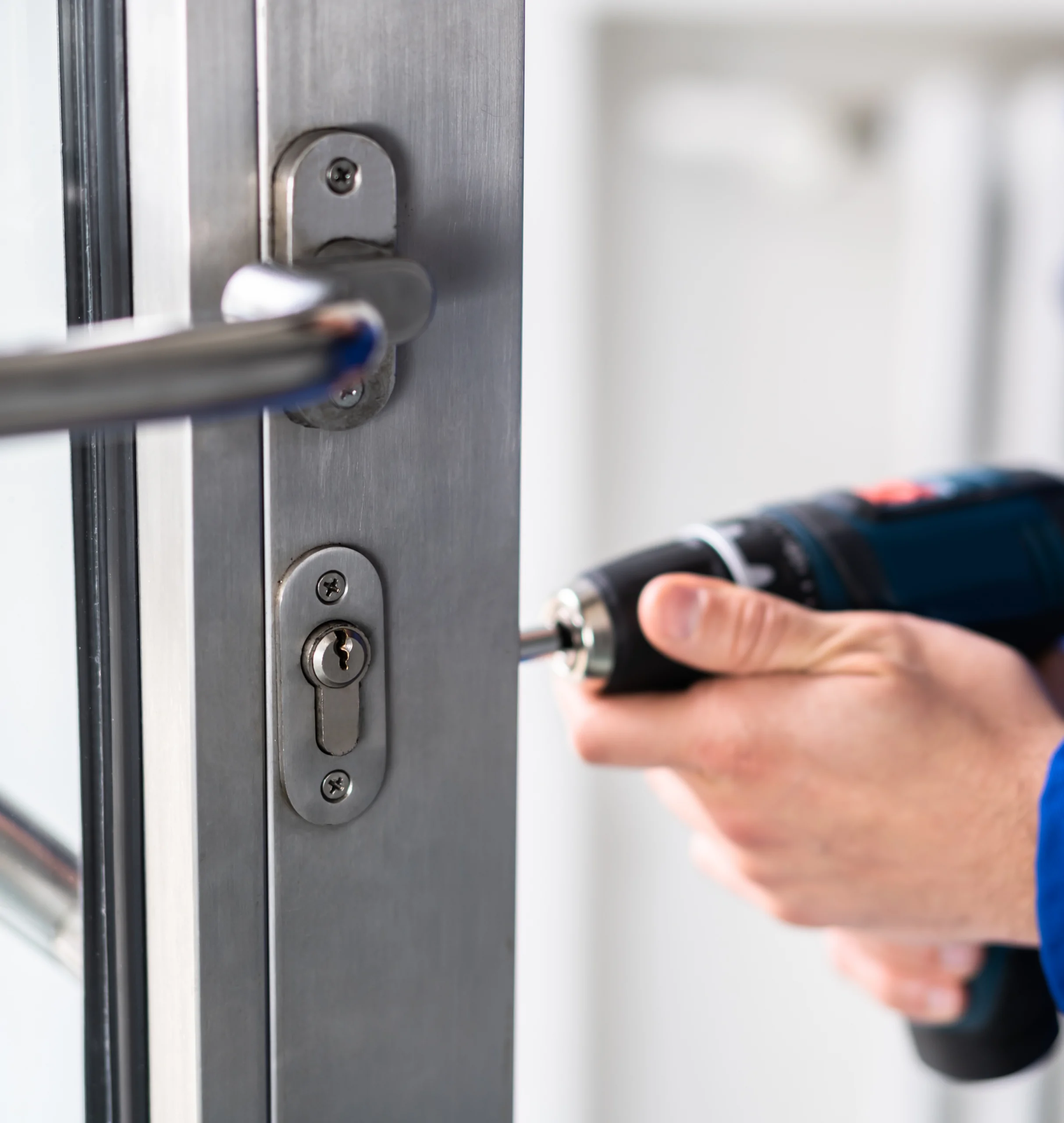 Cuales son los mejores cerrajeros en Sant Joan Despi para aperturas de puertas scaled - &iquest;Cu&aacute;les son los mejores cerrajeros en Sant Joan Desp&iacute; para aperturas de puertas?